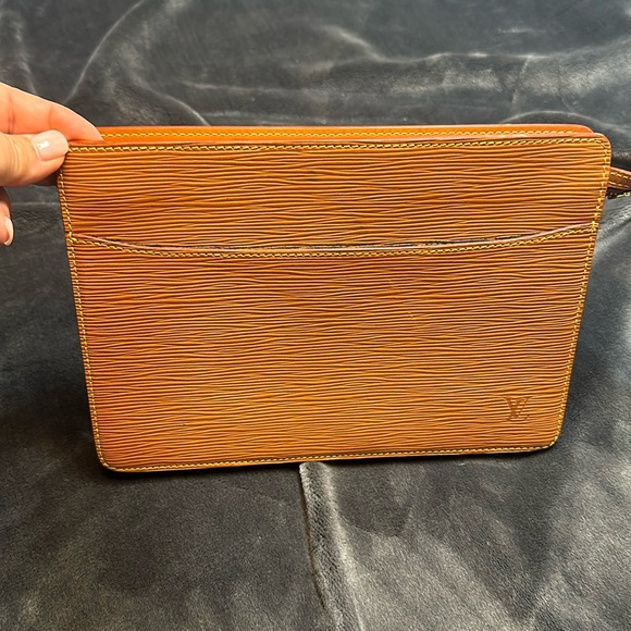 Louis Vuitton Handbags - 🖤Rare Louis Vuitton Pochette Homme Epi Leather Clutch Bag 🖤